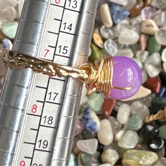 Purple jade sphere gold wire wrapped ring / worry stone/ wealth healing crystal - Picture 3 of 5